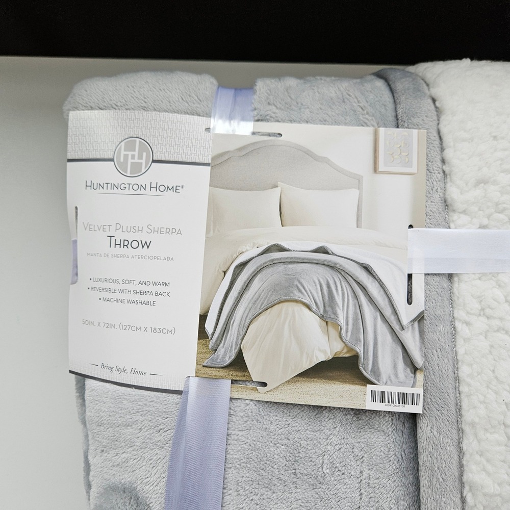 NEW Huntington Home Velvet Plush Sherpa Throw Blanket Grey 50x72 Fluffy Cozy - Picture 2 of 4